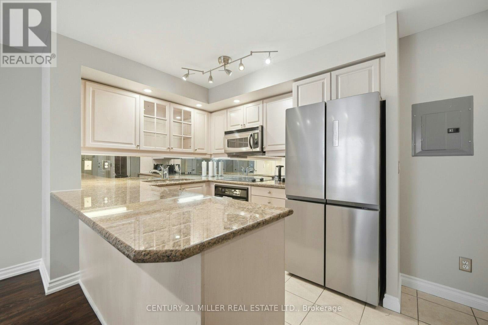 12-140 Simcoe Street, Toronto, ON, M5H 4E9 - 8
