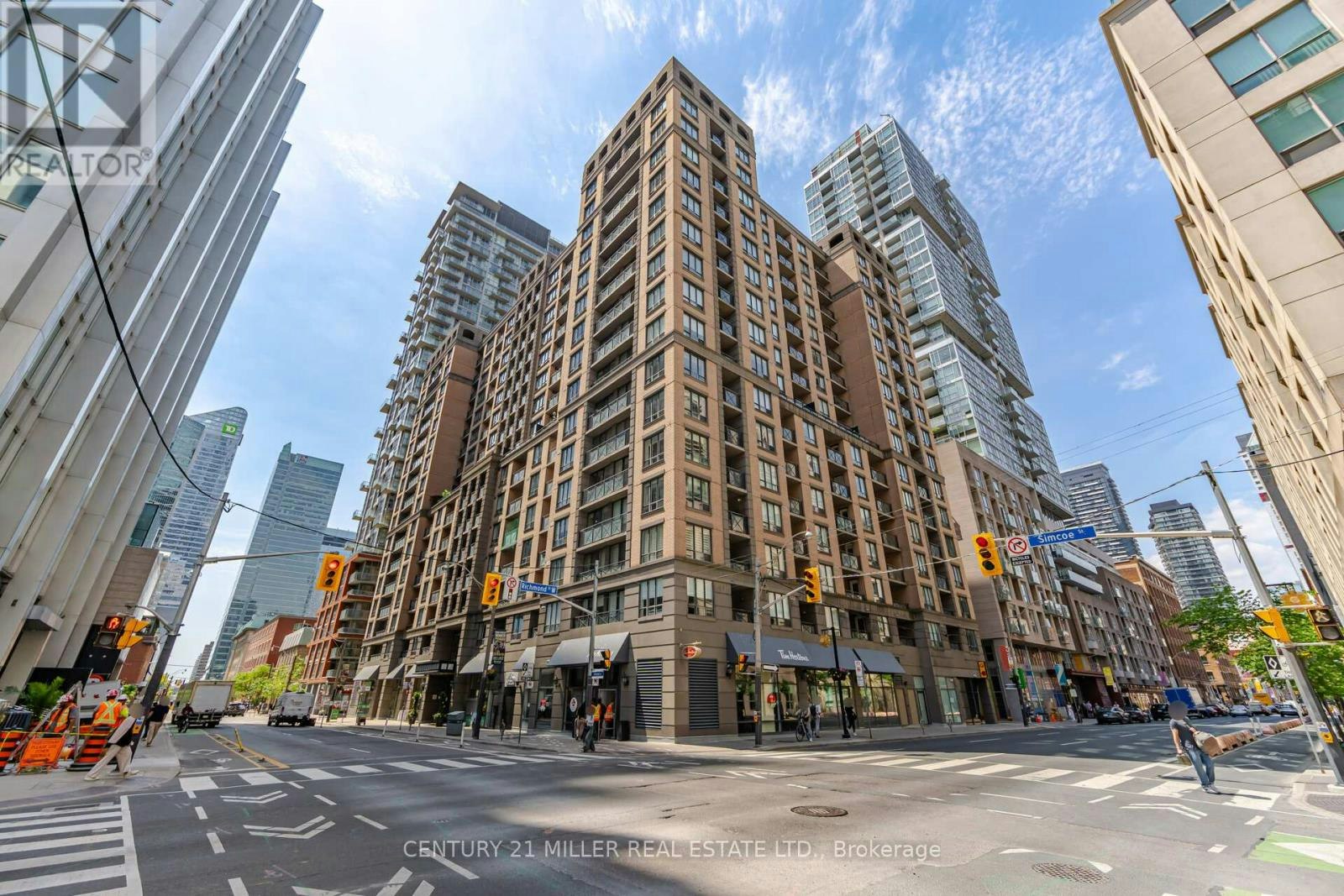 12-140 Simcoe Street, Toronto, ON, M5H 4E9