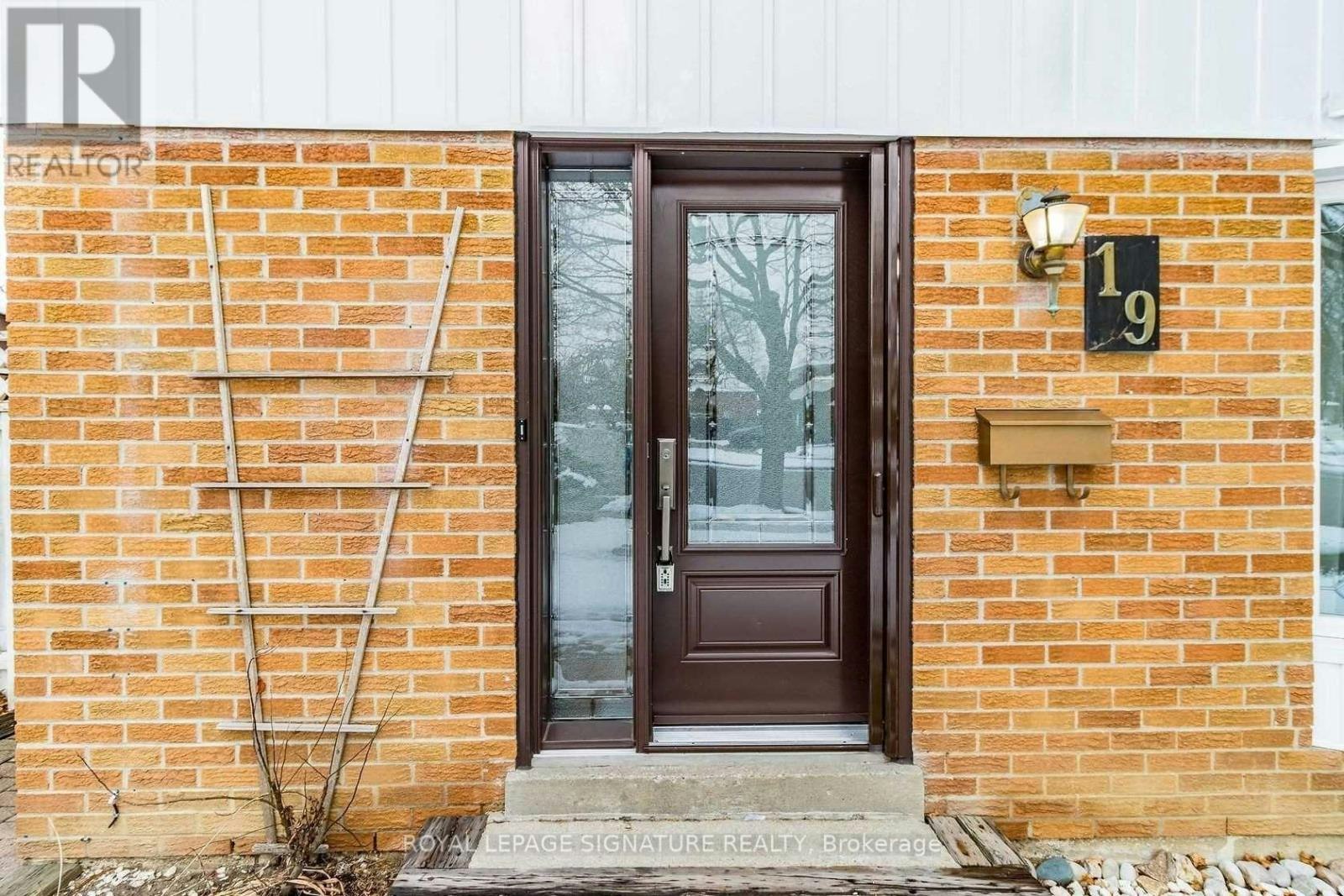 UPPER-19 Starlake Drive, Toronto, ON, M1G 3C3
