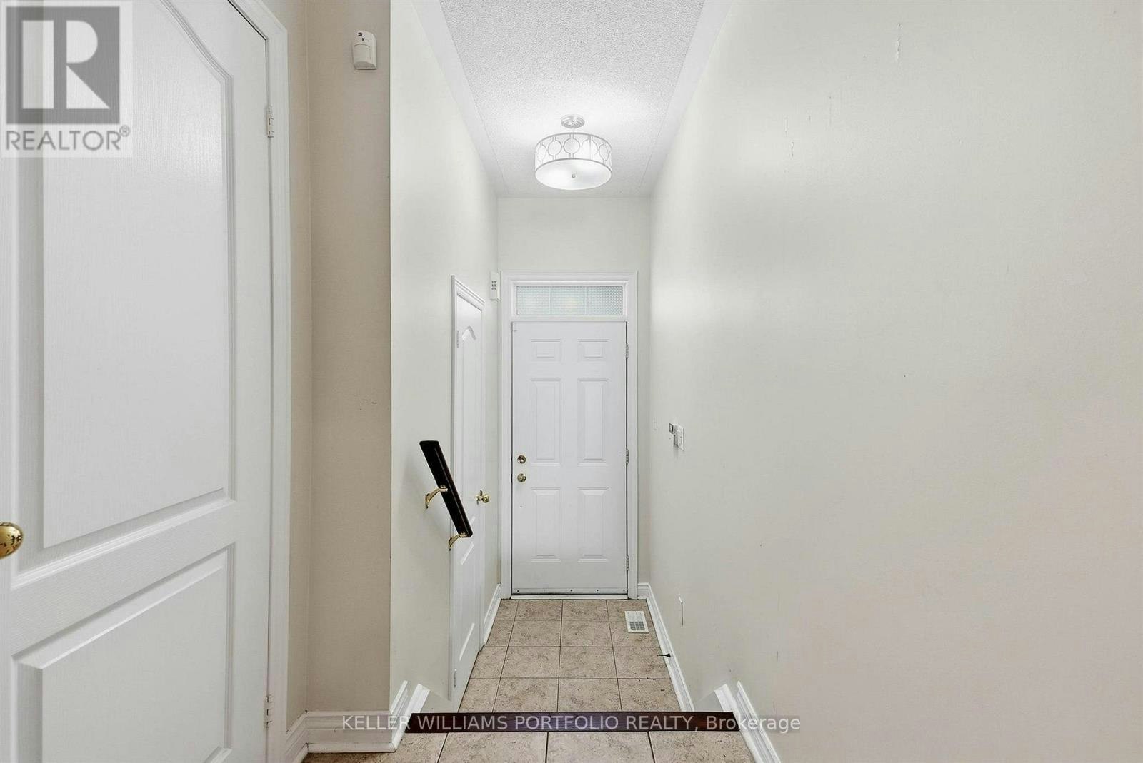 8 Gateway Court, Whitby, ON, L1R 3M9 - 6