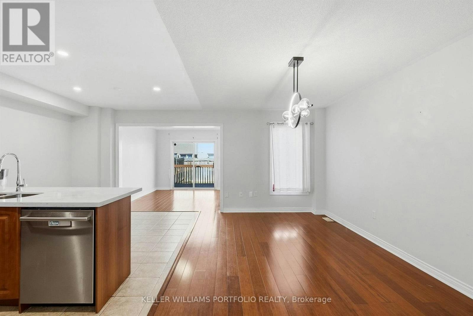 8 Gateway Court, Whitby, ON, L1R 3M9 - 7