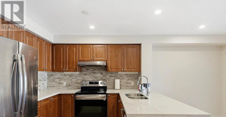 8 Gateway Court, Whitby, ON, L1R 3M9 - 13