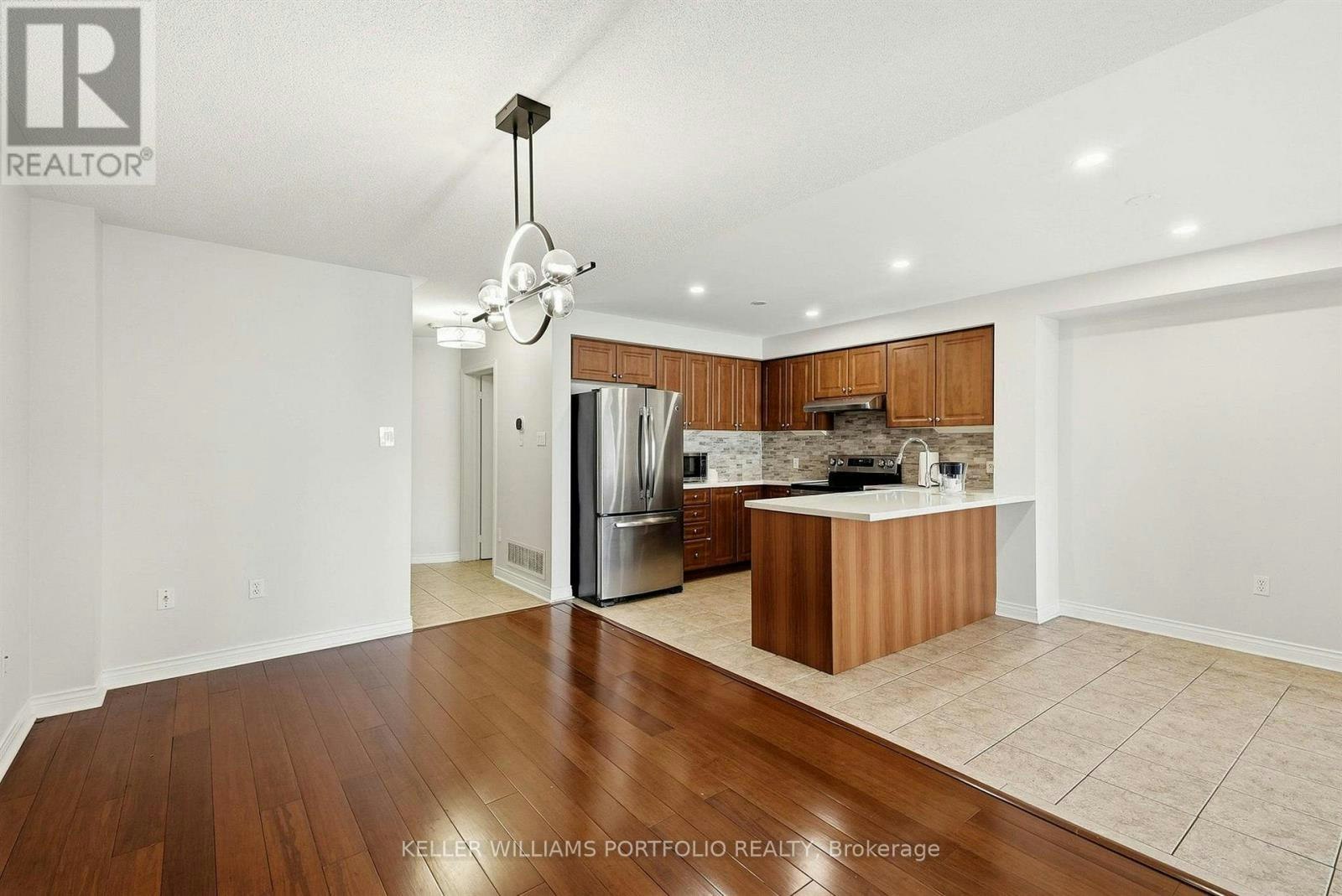 8 Gateway Court, Whitby, ON, L1R 3M9 - 9