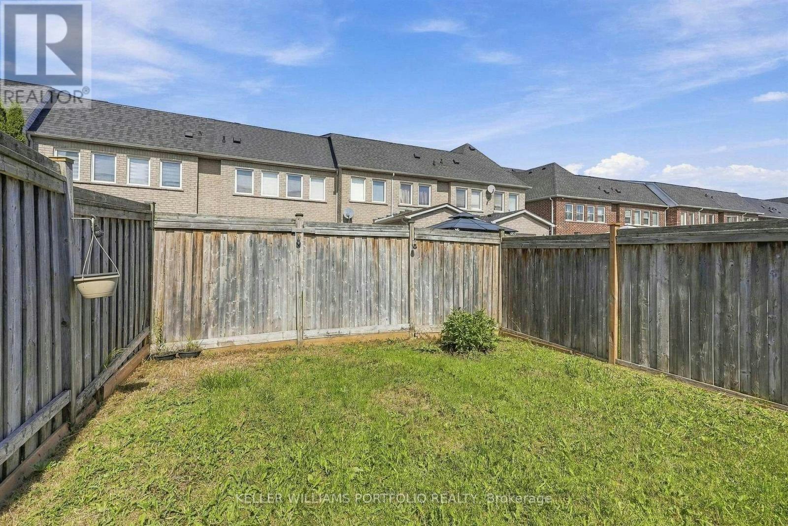 8 Gateway Court, Whitby, ON, L1R 3M9 - 44
