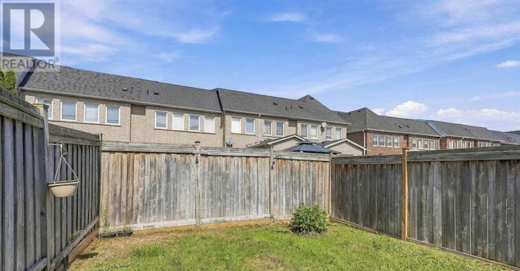 8 Gateway Court, Whitby, ON, L1R 3M9 - 44