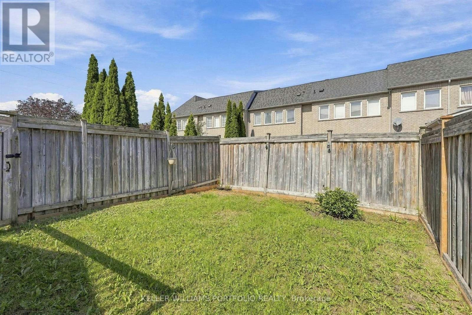 8 Gateway Court, Whitby, ON, L1R 3M9 - 43