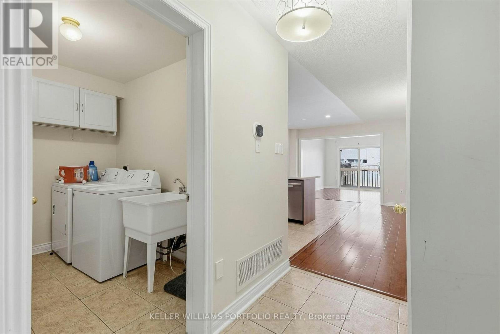 8 Gateway Court, Whitby, ON, L1R 3M9 - 39
