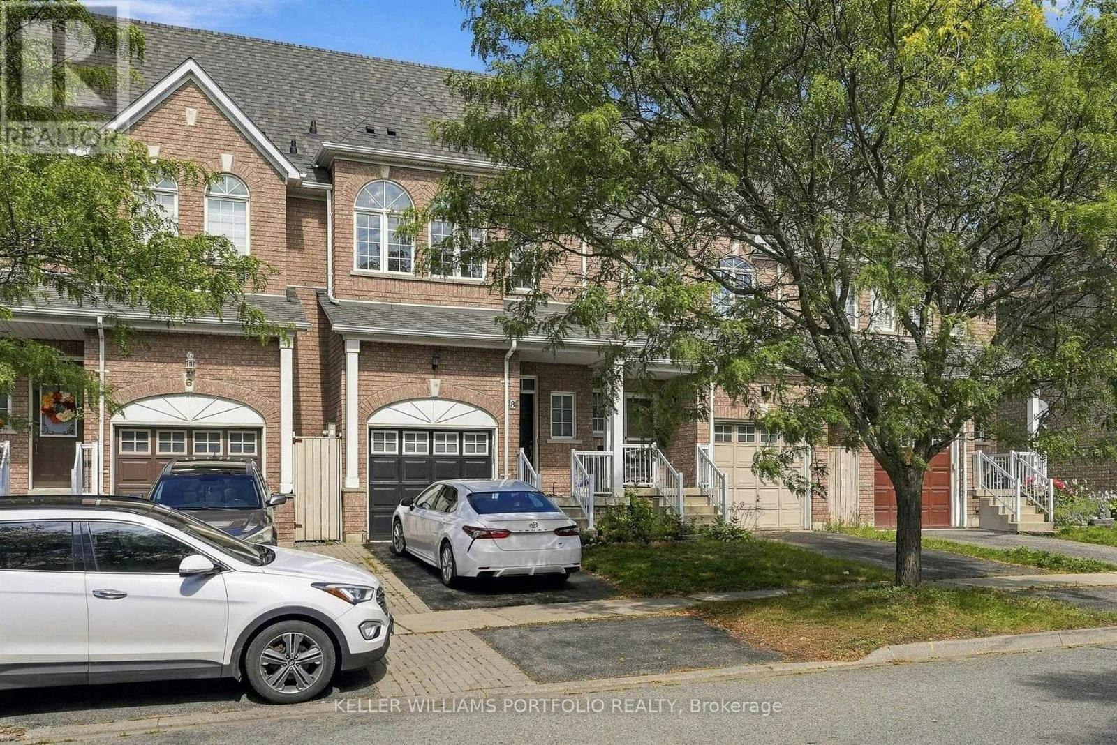 8 Gateway Court, Whitby, ON, L1R 3M9 - 3