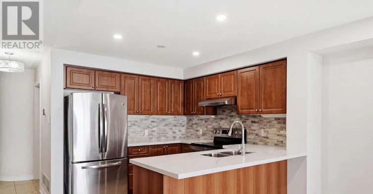 8 Gateway Court, Whitby, ON, L1R 3M9 - 12