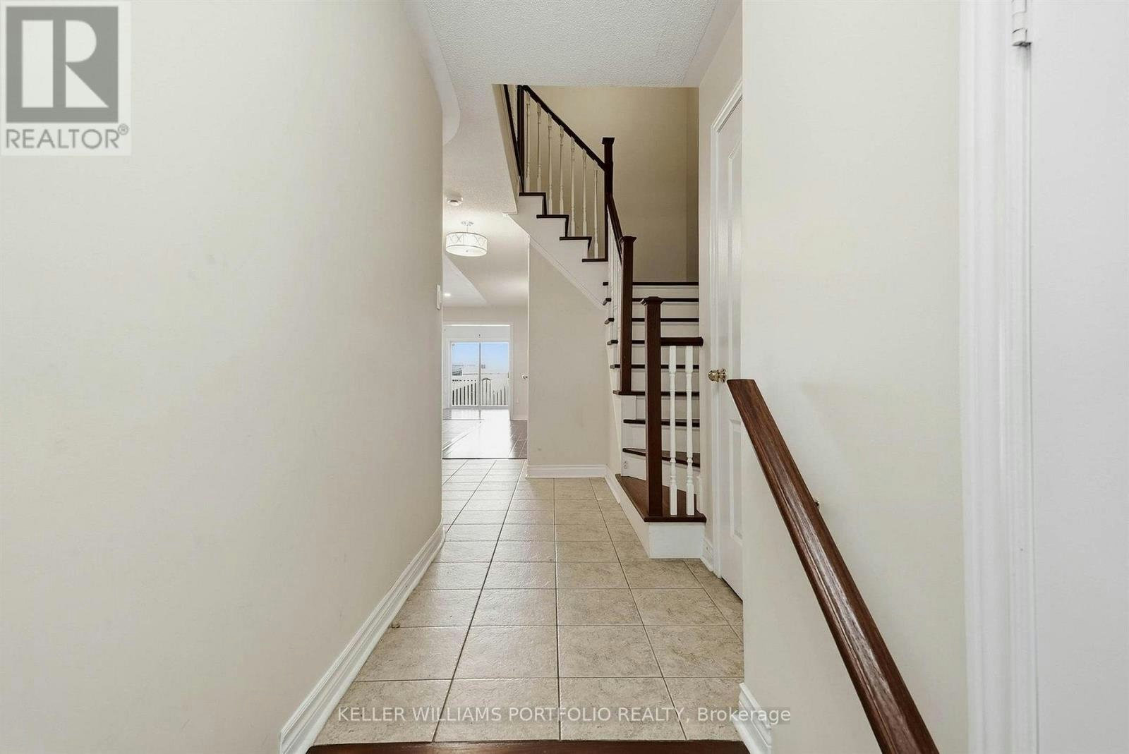 8 Gateway Court, Whitby, ON, L1R 3M9 - 5