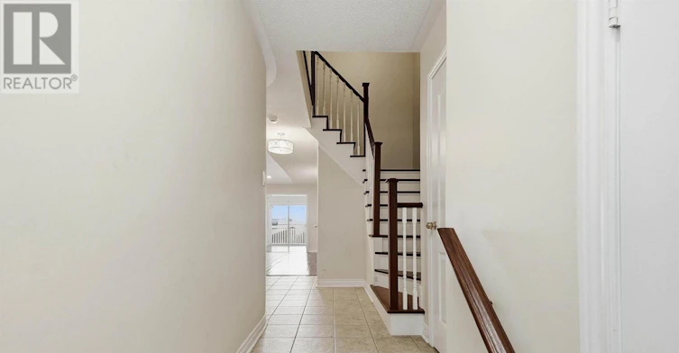 8 Gateway Court, Whitby, ON, L1R 3M9 - 5