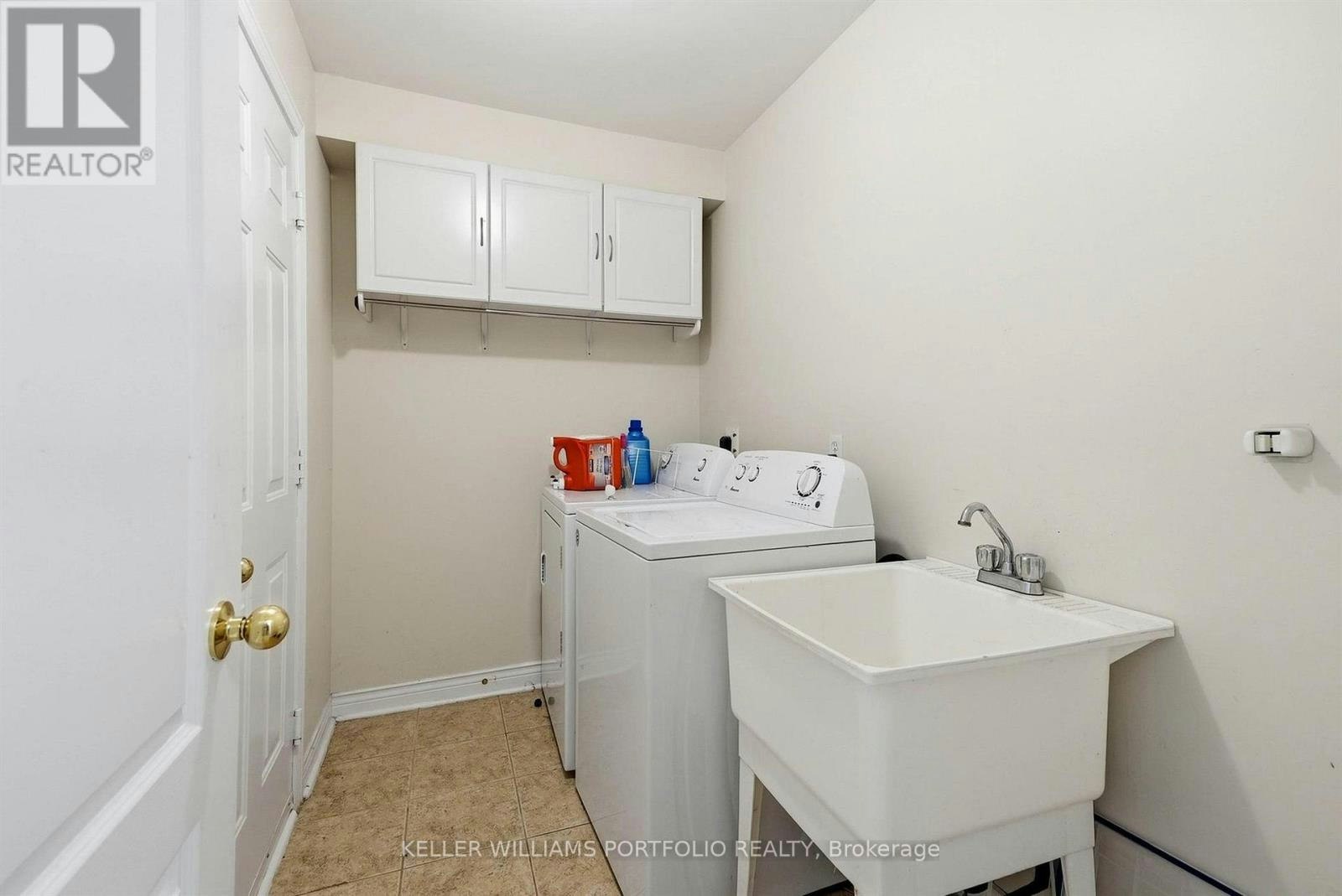 8 Gateway Court, Whitby, ON, L1R 3M9 - 40