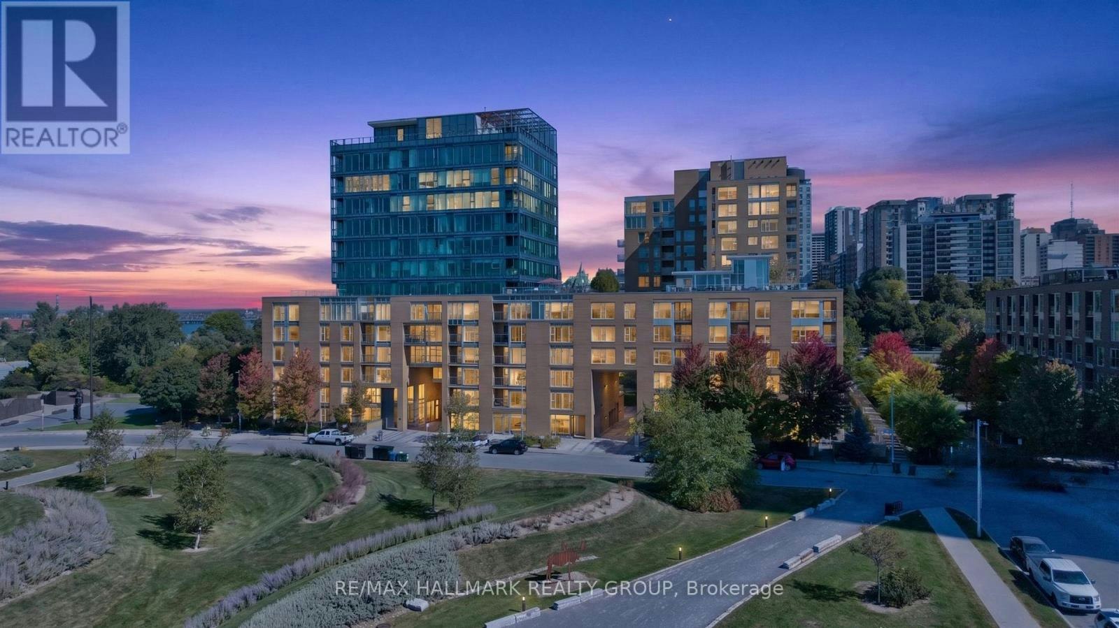 320-250 Lett Street, Ottawa, ON, K1R 0A8