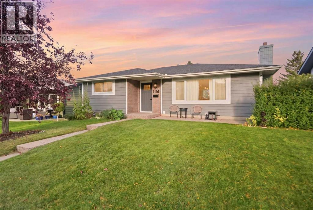 1161 Hunterston Hill NW, Calgary, AB, T2K 4P1