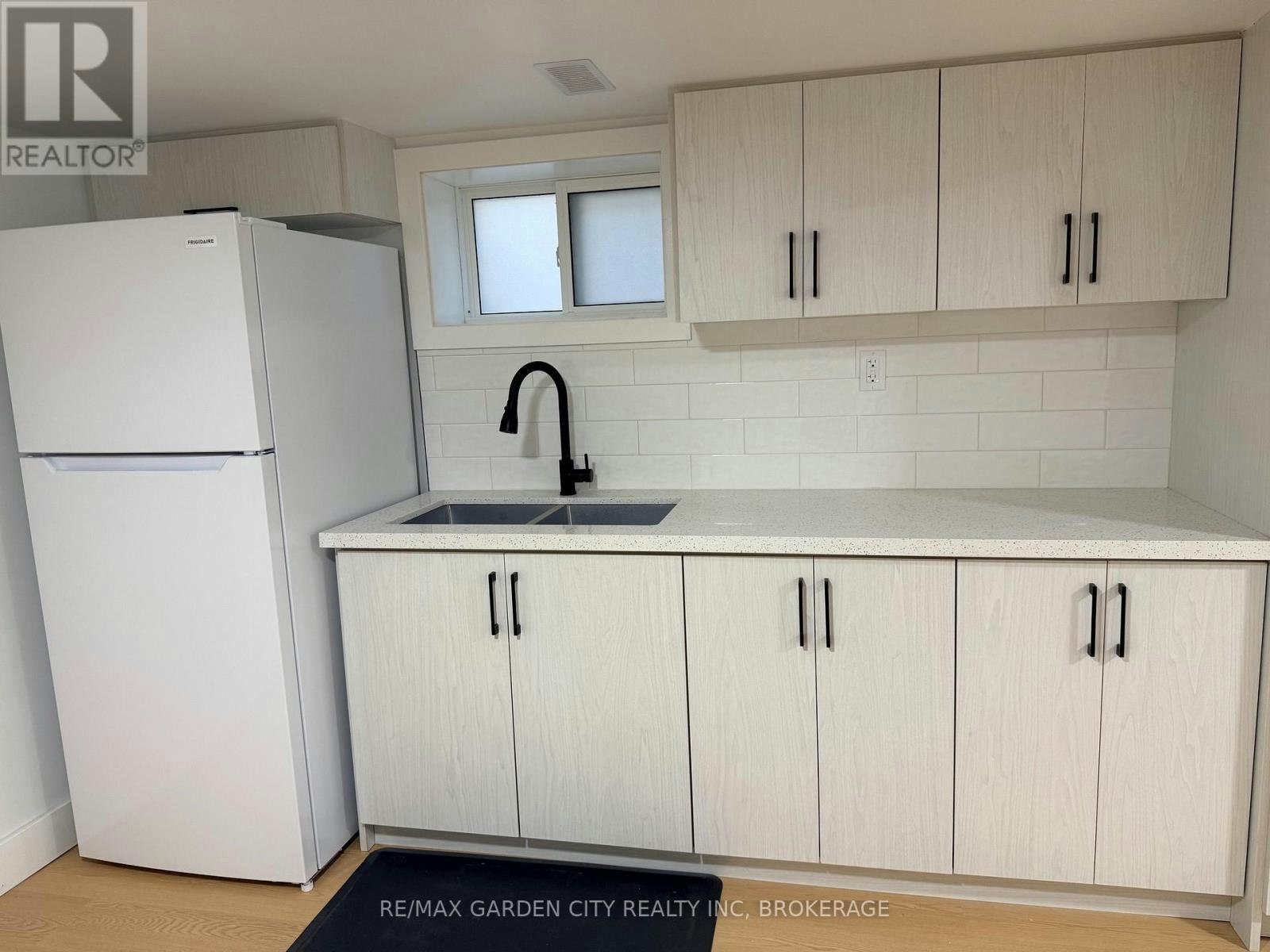 5261 Buchanan Avenue, Niagara Falls, ON, L2E 5A7 - 7
