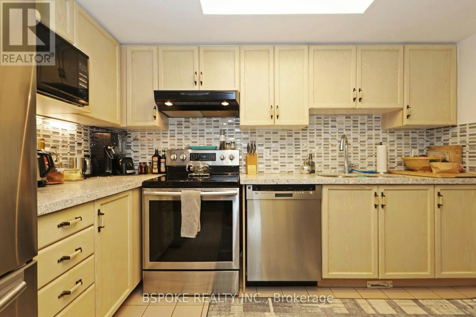 LC11-18 Concorde Place, Toronto, ON, M3C 3T9 - 6