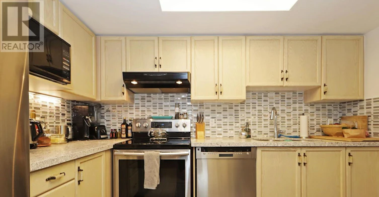 LC11-18 Concorde Place, Toronto, ON, M3C 3T9 - 6