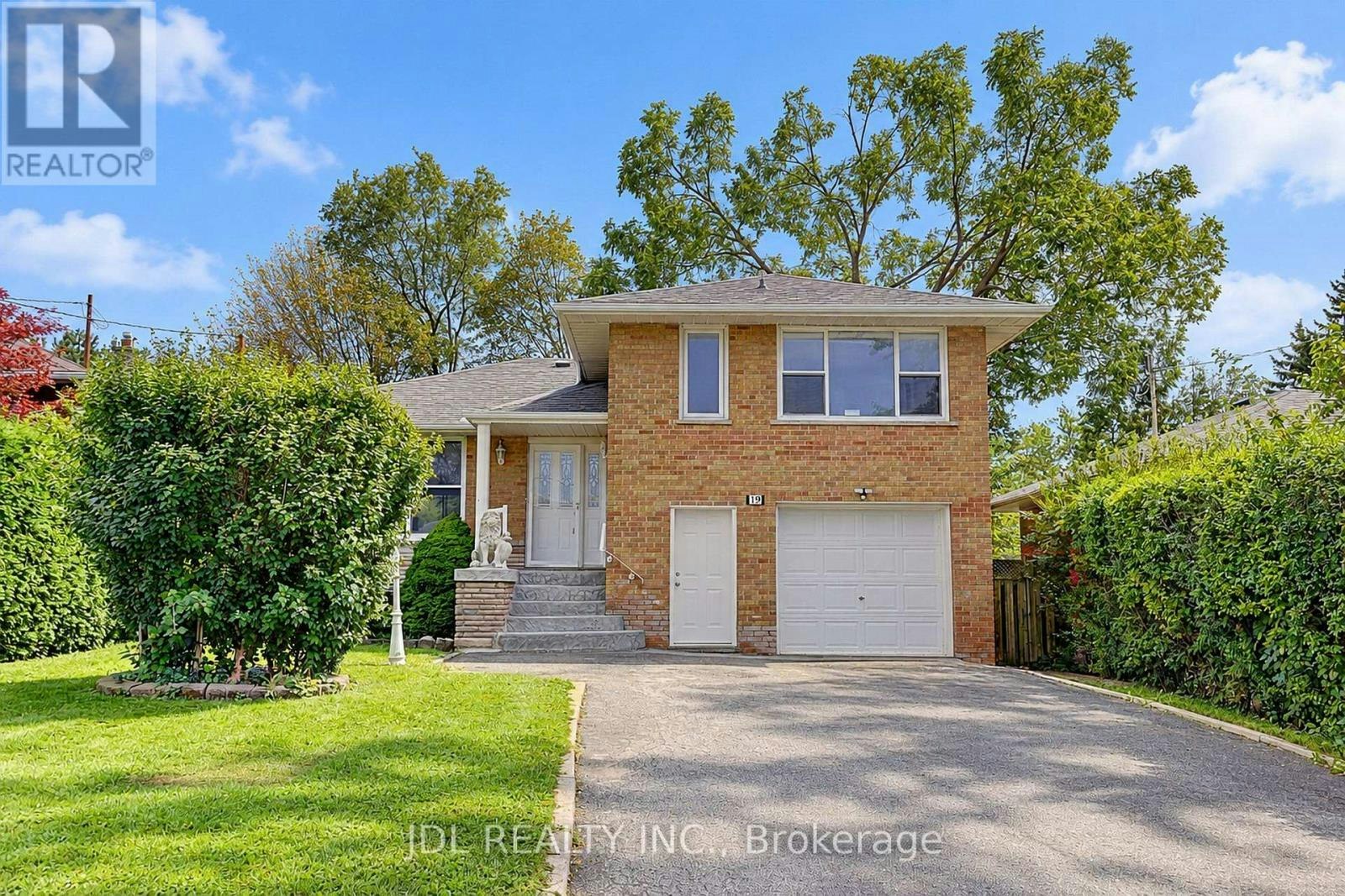 19 Sweeney Drive, Toronto, ON, M4A 1T1