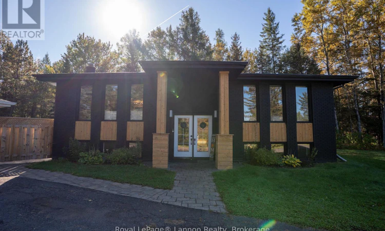 1526 Mountain Road