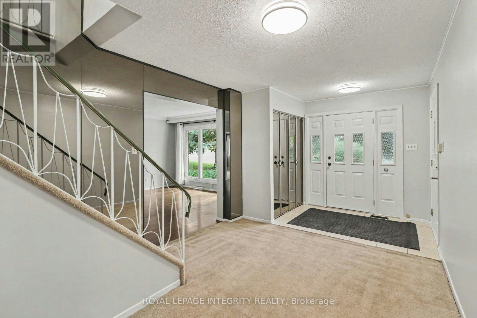 1291 Lampman Crescent, Ottawa, ON, K2C 1P9 - 3