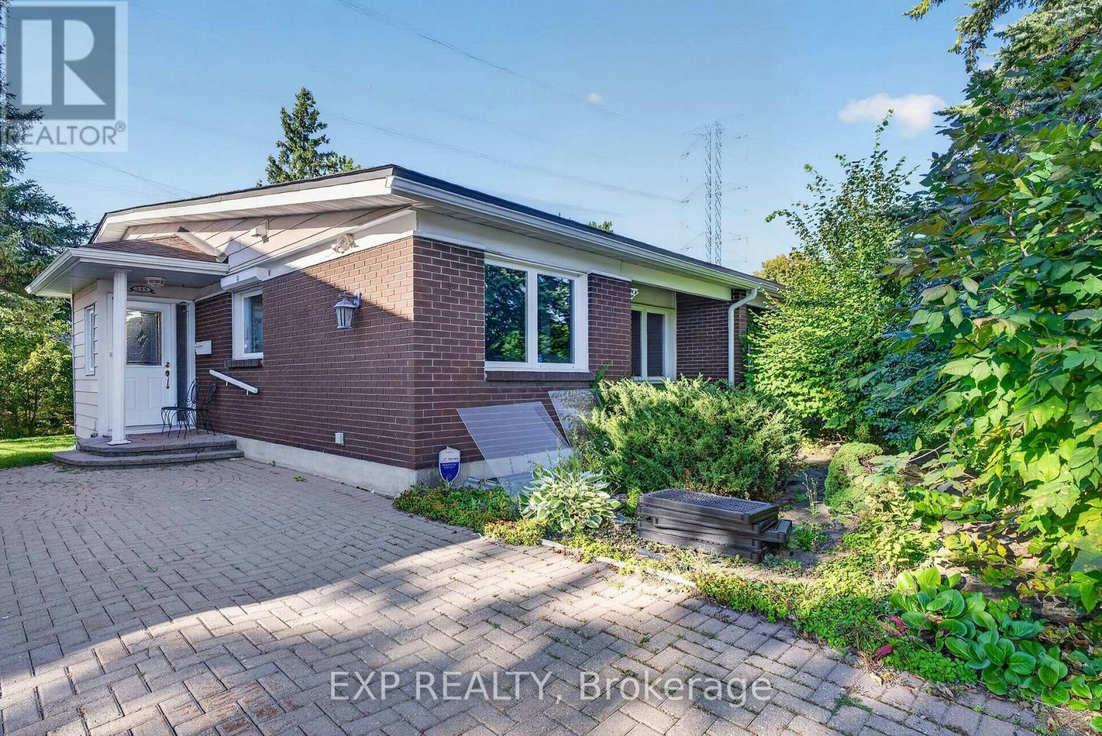 109 Woodfield Drive N, Ottawa, ON, K2G 0A1 - 2