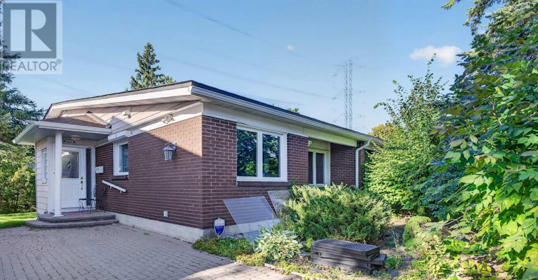 109 Woodfield Drive N, Ottawa, ON, K2G 0A1 - 2