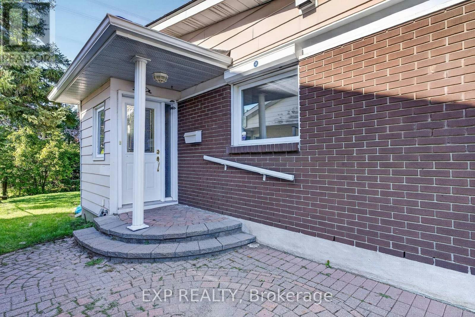 109 Woodfield Drive N, Ottawa, ON, K2G 0A1