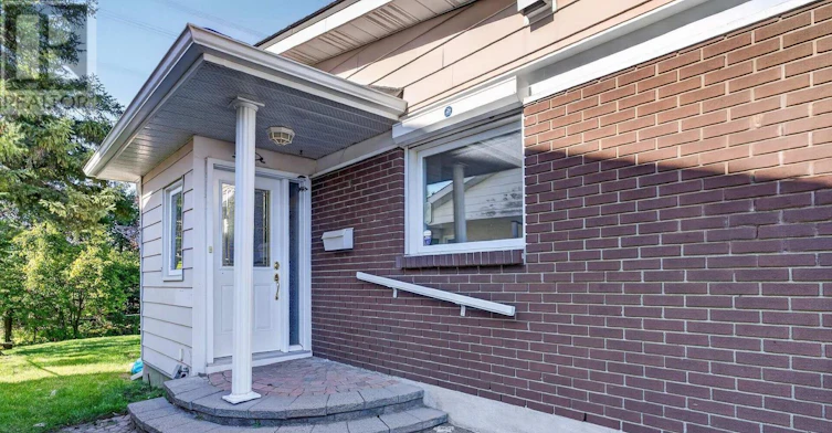 109 Woodfield Drive N, Ottawa, ON, K2G 0A1