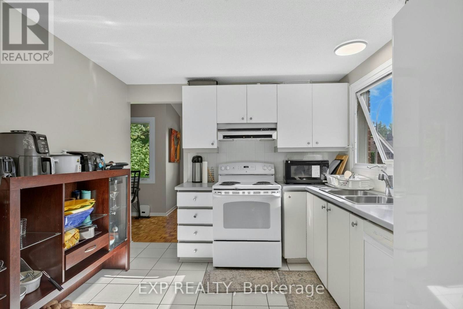 109 Woodfield Drive N, Ottawa, ON, K2G 0A1 - 11