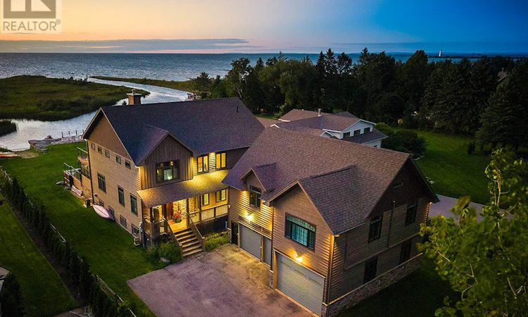 156 Bartlett Boulevard