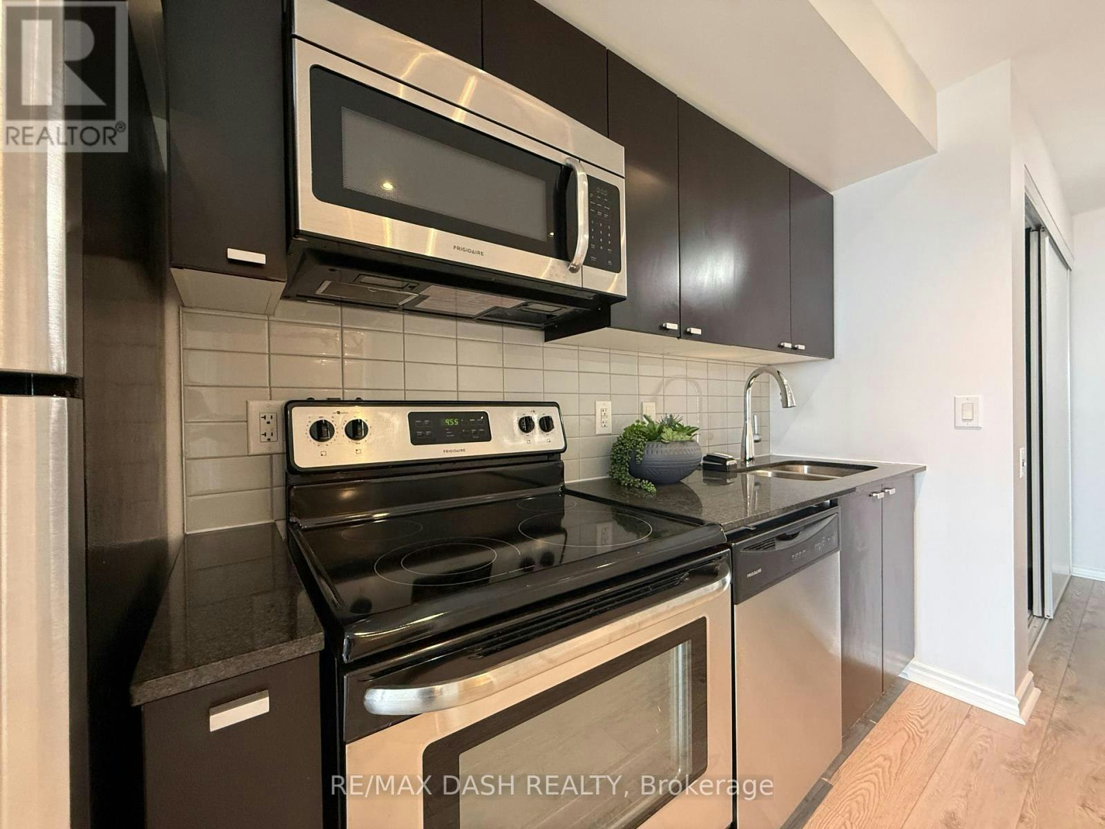 909-105 The Queensway Avenue, Toronto, ON, M6S 5B5 - 25