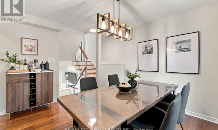 59-371 Bronte Street S