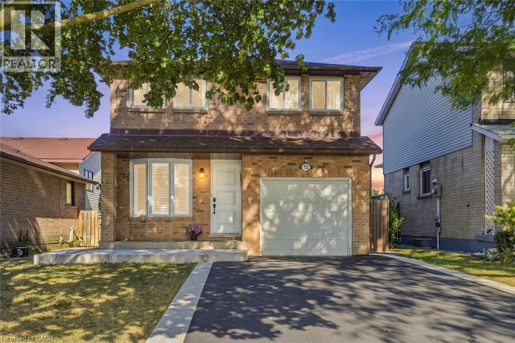32 Twinoaks Crescent, Hamilton, ON, L8J 2E7