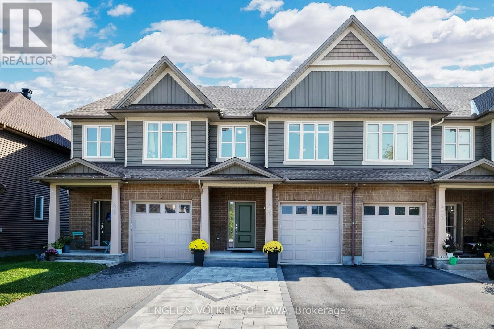 280 Wood Acres Grove, Ottawa, ON, K1T 0M4
