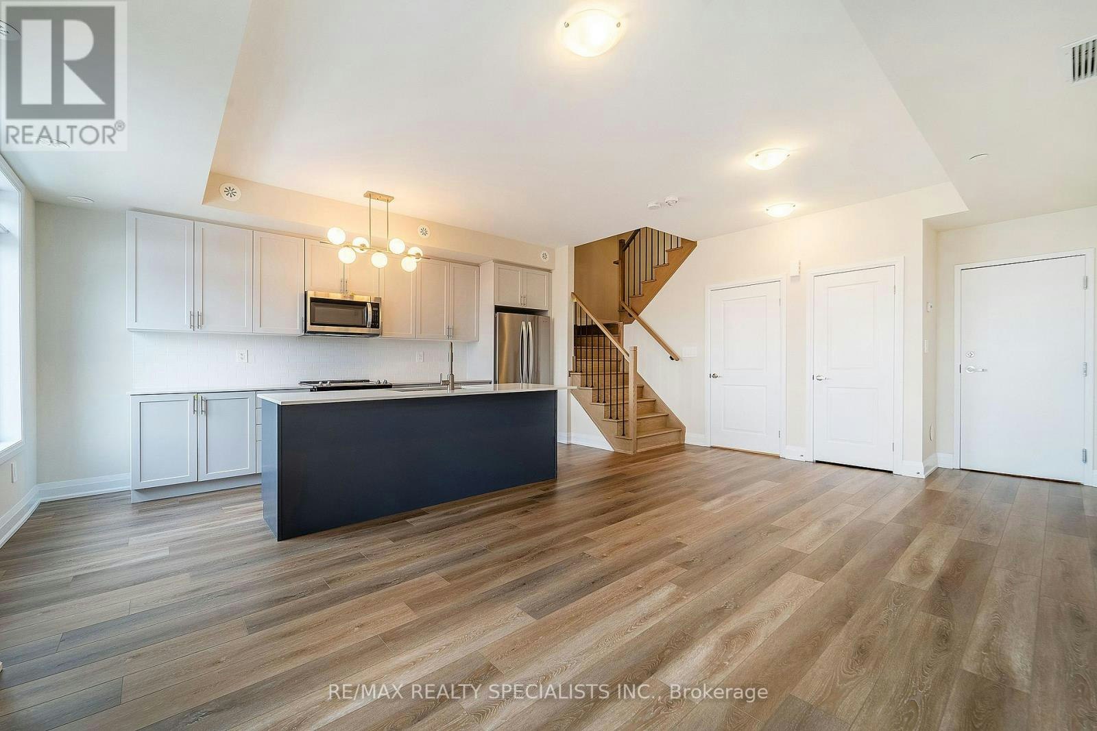 110-1577 Rose Way, Milton, ON, L9E 1N4 - 4