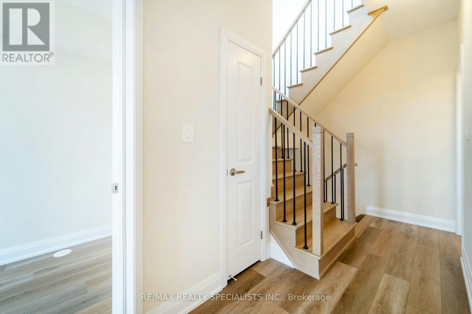 110-1577 Rose Way, Milton, ON, L9E 1N4 - 17