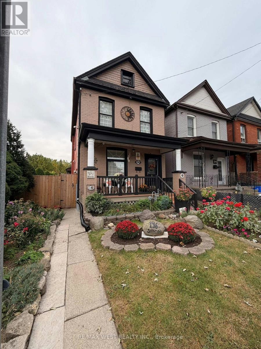 196 Simcoe Street E, Hamilton, ON, L8L 3P1
