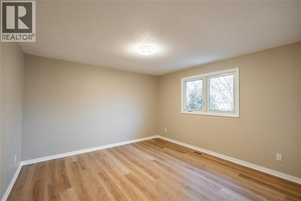 900 Everest Court, Sarnia, ON, N7T 7T6 - 12
