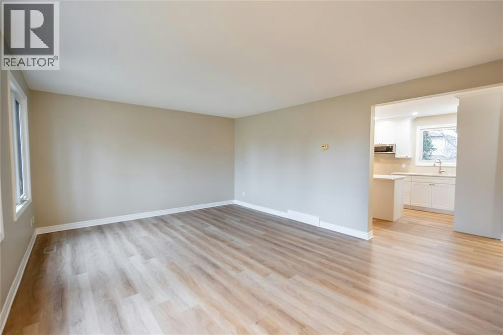 900 Everest Court, Sarnia, ON, N7T 7T6 - 3