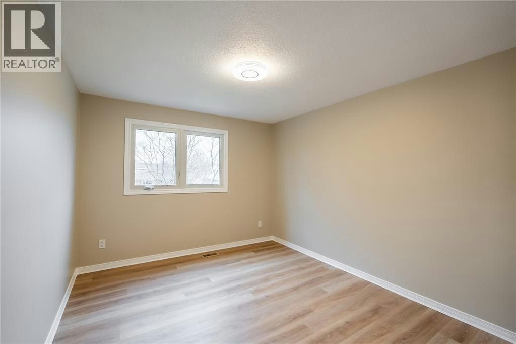900 Everest Court, Sarnia, ON, N7T 7T6 - 16