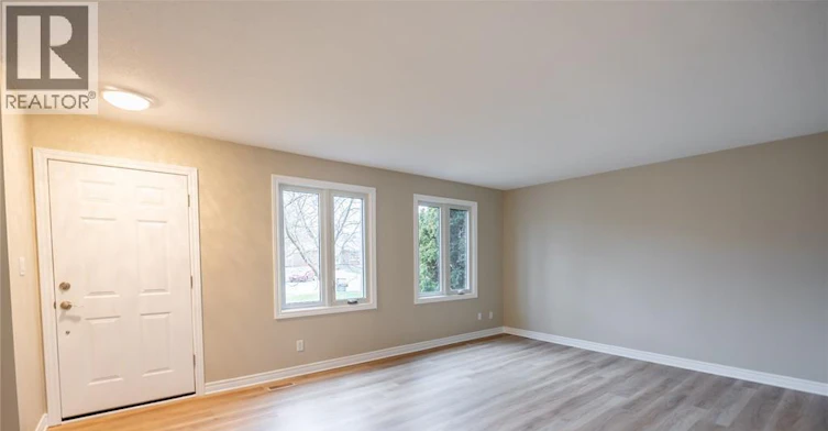 900 Everest Court, Sarnia, ON, N7T 7T6 - 4