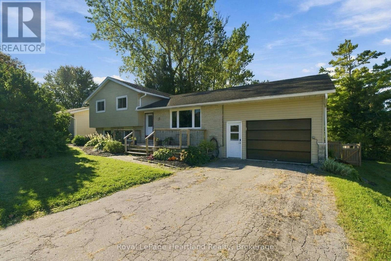 17 Mccrea Street, Morris-Turnberry, ON, N0G 1E0