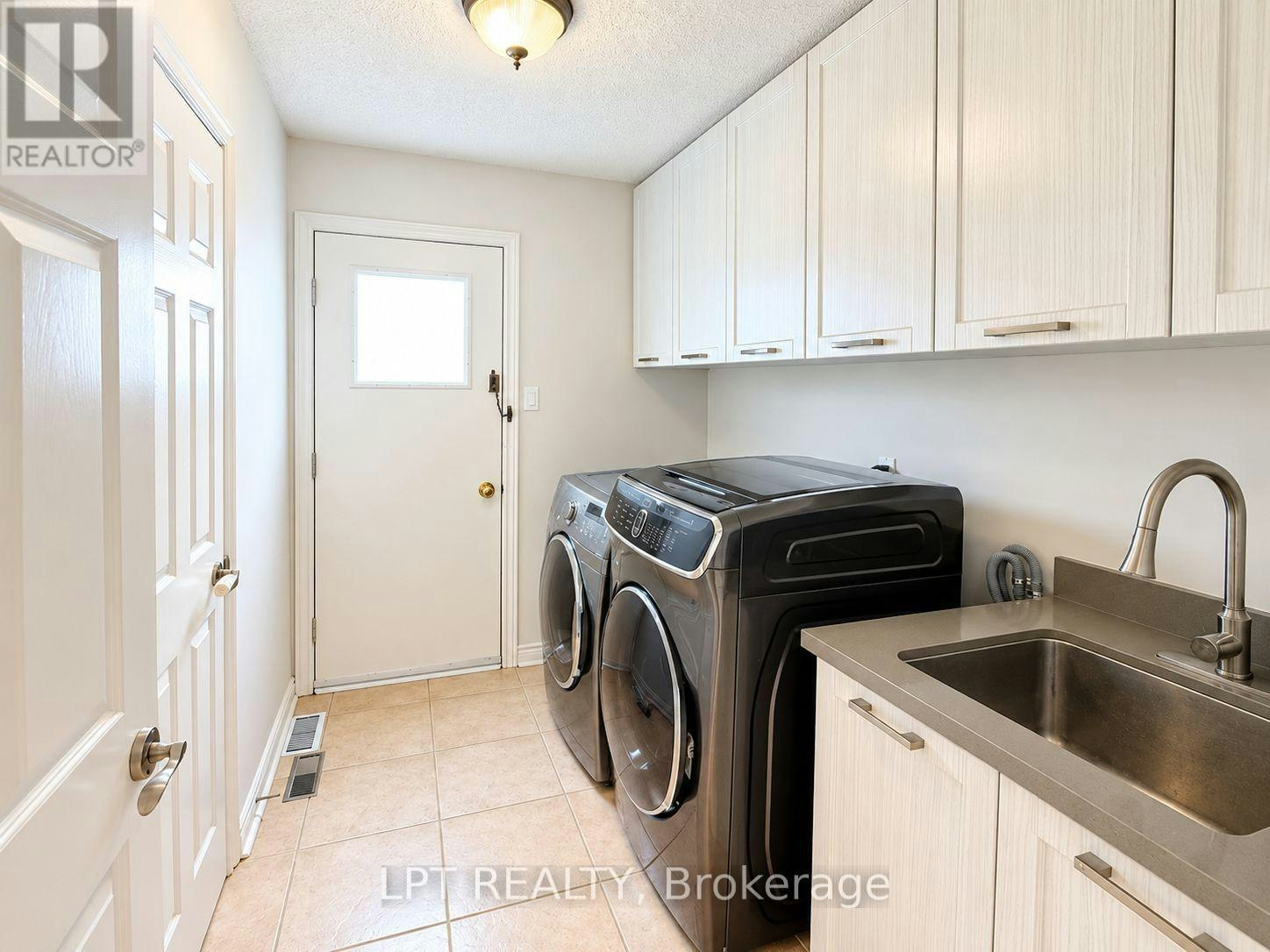 37 Laser Court, Richmond Hill, ON, L4B 1S1 - 11