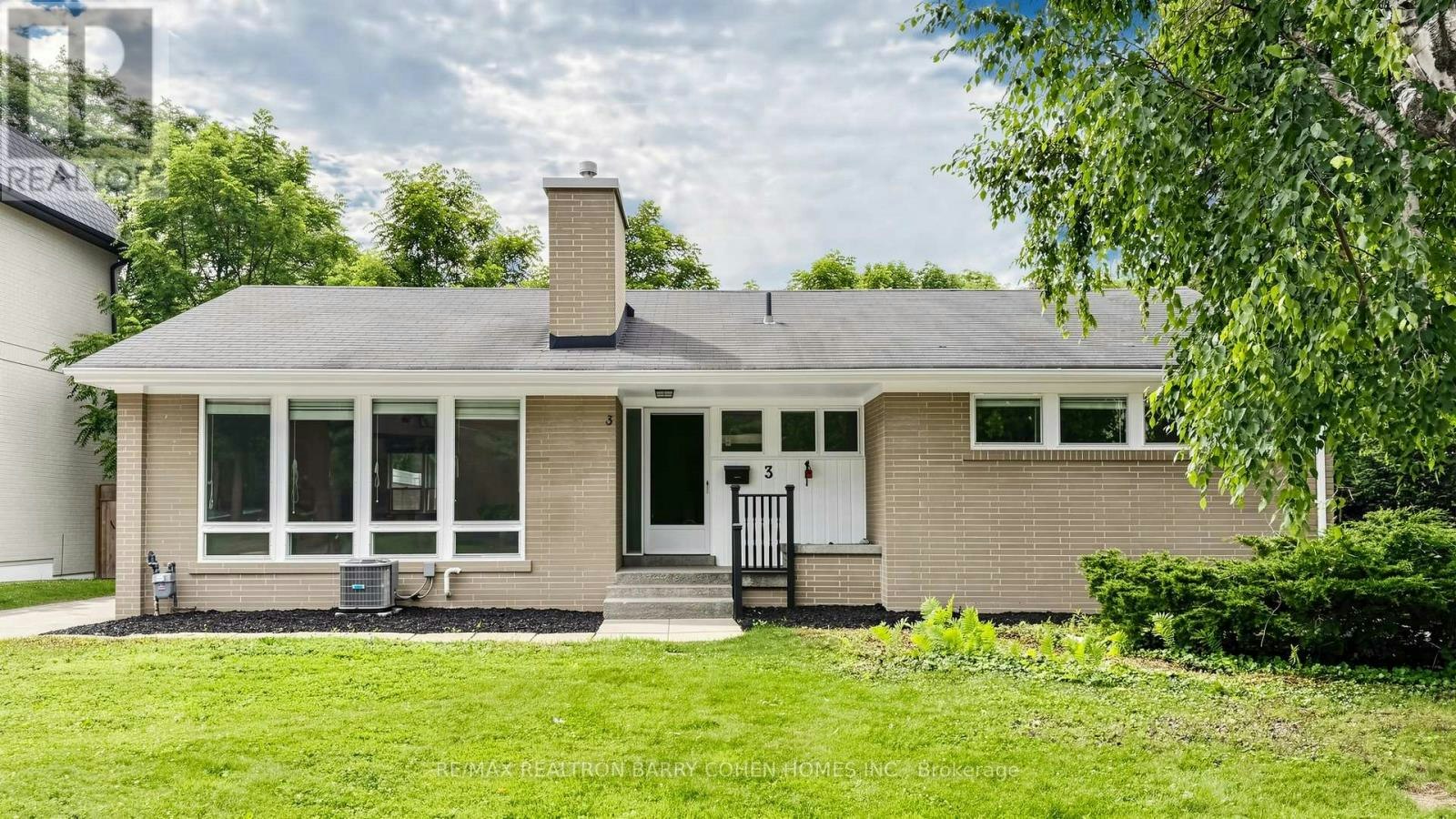 3 Greengate Road, Toronto, ON, M3B 1E7