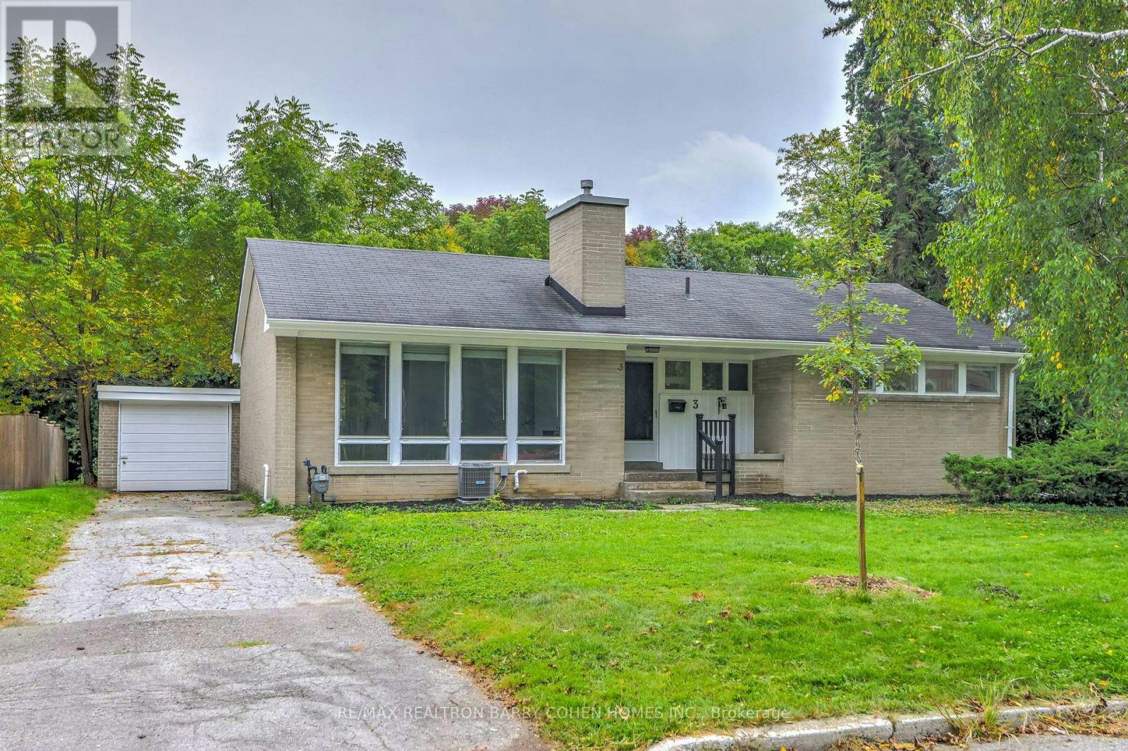 3 Greengate Road, Toronto, ON, M3B 1E7