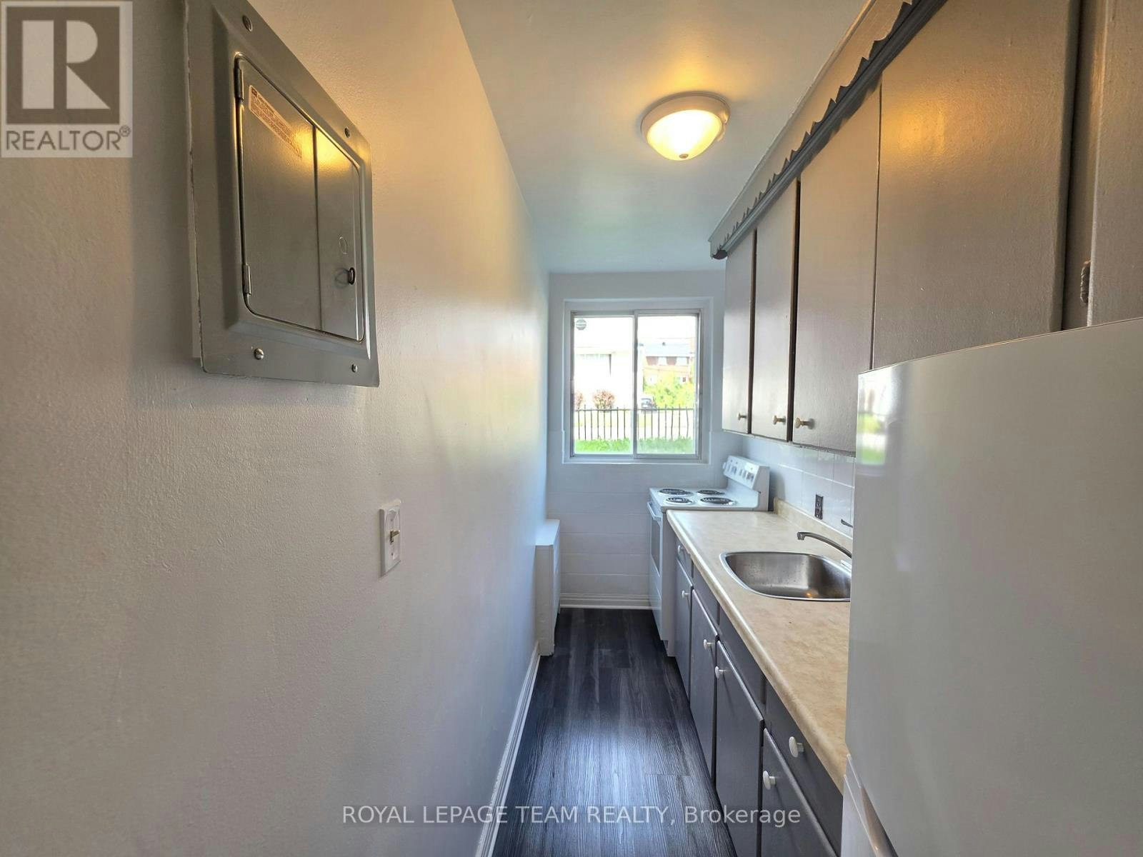 187 2 Bradley Avenue, Ottawa, ON, K1L 7E1 - 8