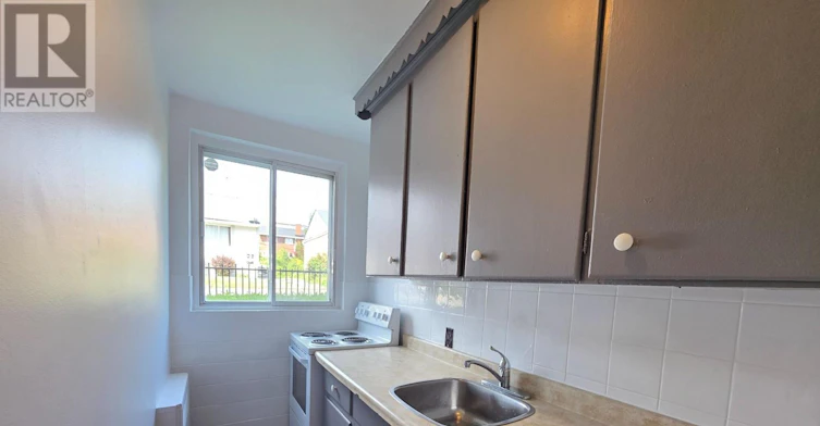 187 2 Bradley Avenue, Ottawa, ON, K1L 7E1 - 7