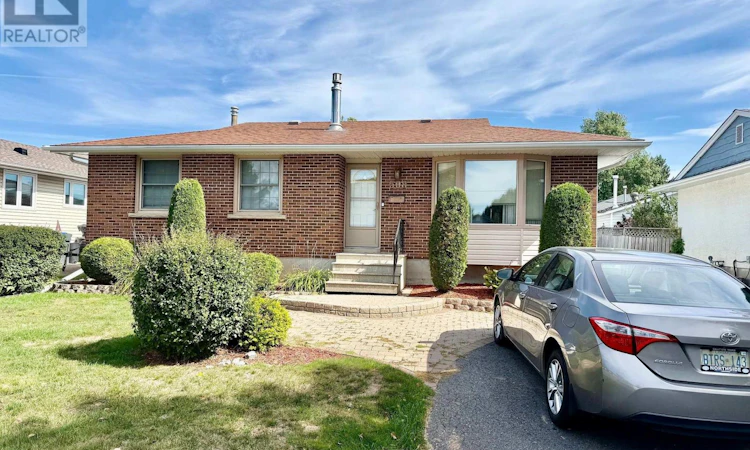508 Cambrian Crescent