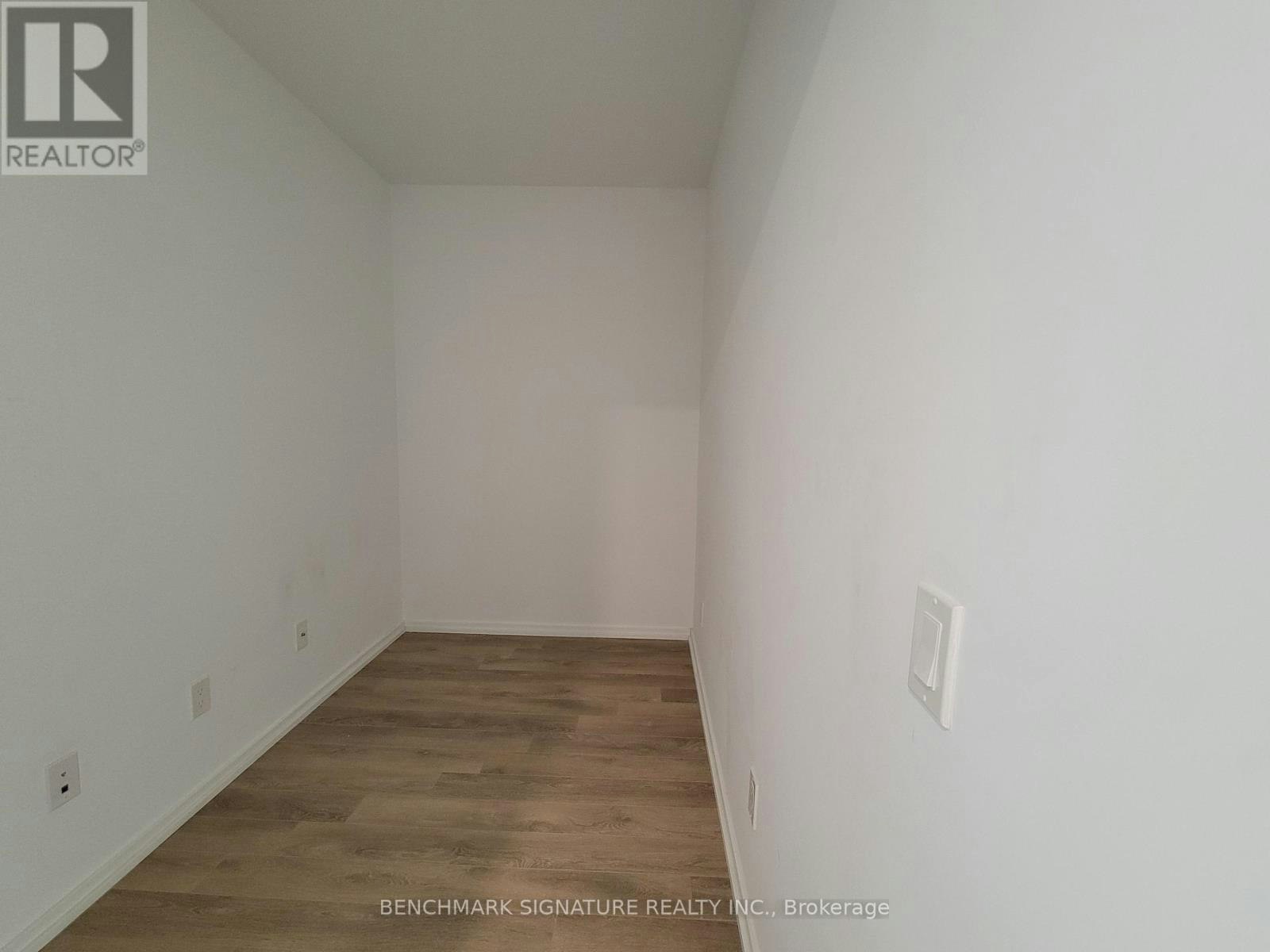 5810-197 Yonge Street, Toronto, ON, M5B 1M4 - 11