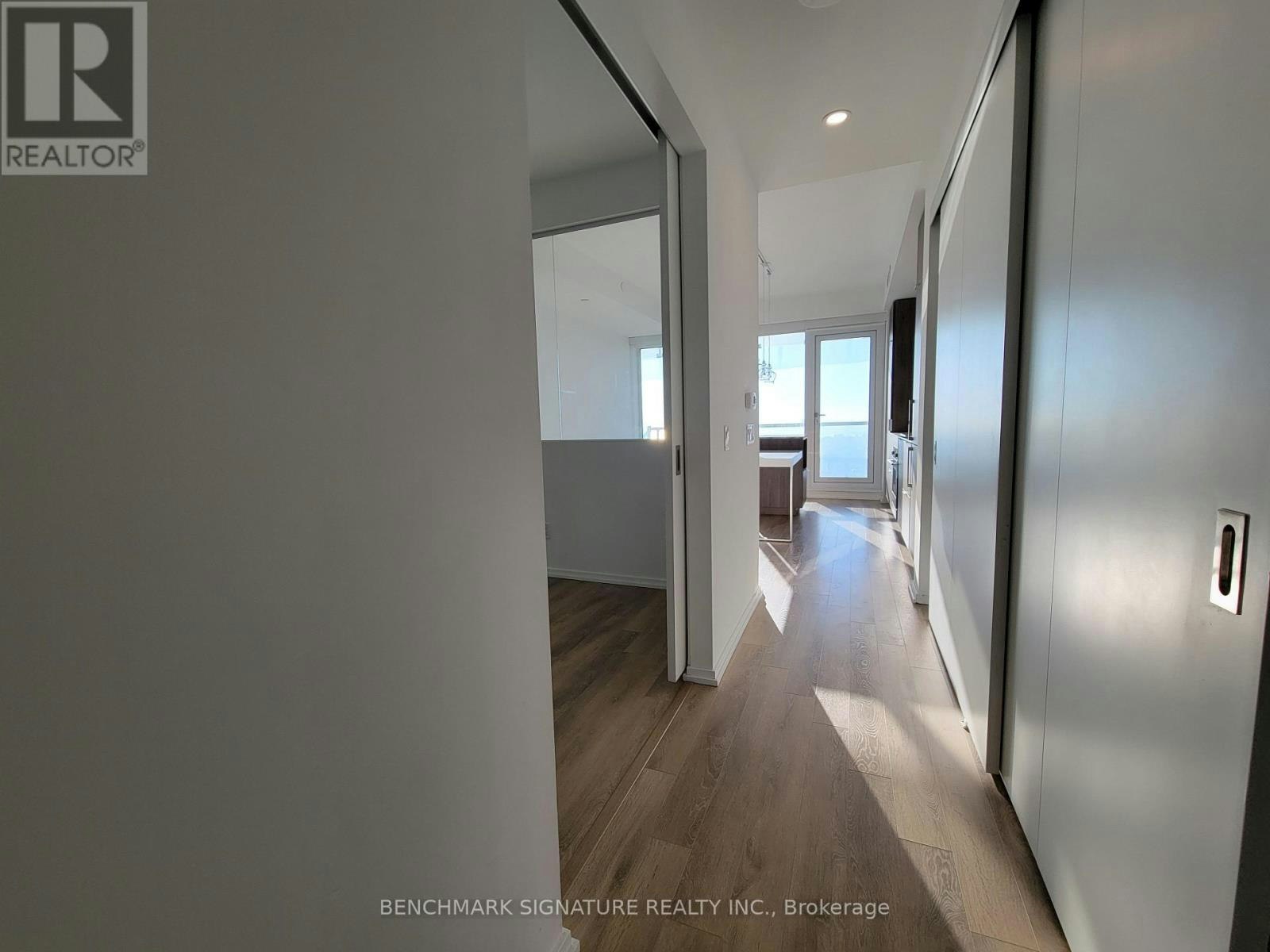 5810-197 Yonge Street, Toronto, ON, M5B 1M4 - 8